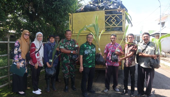 4.070 Bibit Pohon Kelapa Genjah Untuk Petani Desa Tanjungkerta