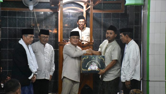 Tarling di Masjid Desa Citenjo, Bupati Dian Ingatkan Bahwa Pembangunan Harus Dilandasi Keimanan