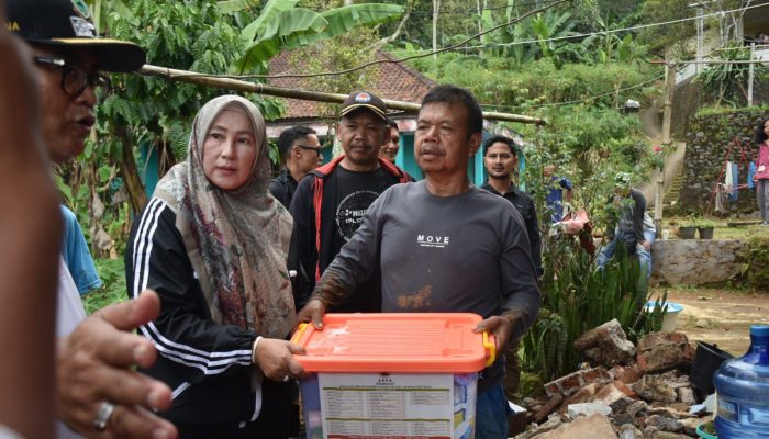 Pemkab Kuningan Salurkan Bantuan untuk Warga Terdampak Bencana Alam