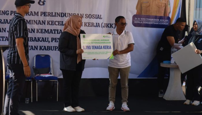 Pemkab Kuningan Luncurkan Program Jaminan Sosial untuk Petani Tembakau dan Pekerja Rentan