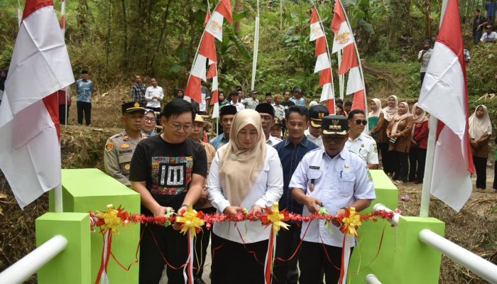 Wakil Bupati Tuti Resmikan Jembatan Merdeka di Desa Pamulihan Kecamatan Subang, Bantuan Yayasan Harmoni Nusa