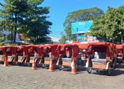 200 Becak Disalurkan untuk Warga Kuningan Berusia 55 Tahun ke Atas