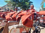 Penghasilan Terbatas, Deden Sanudin Dapat Bantuan Becak Listrik