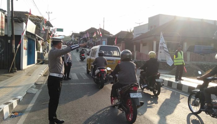 Polres Kuningan Siagakan Personel di Titik Rawan Lalu Lintas Pagi Hari