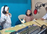 Latih Keberanian Bicara Sejak Dini, Murid TKIT Insan Kamil Luragung Belajar Penyiaran di LPPL Kuningan FM